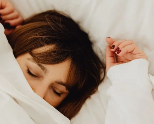 Por que duermo mas en invierno y como dormir mejor